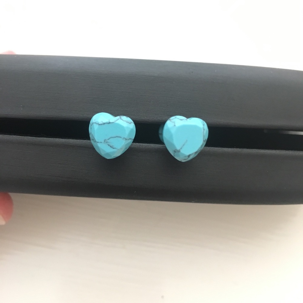 4g Synthetic Turquoise Faceted Heart Plugs